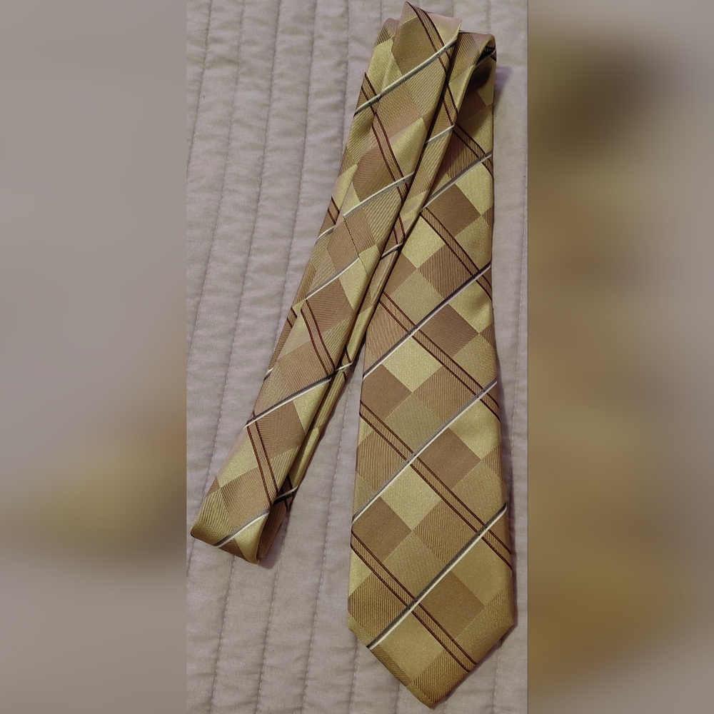 Dockers Gold Checkered Men's Tie Silk Poly Mix Casual Wear